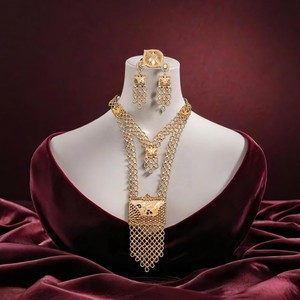 Bague de boucles d'oreilles à bas prix sertie d'un collier plaqué or 22 carats ensemble de bijoux de mariée de conception traditionnelle à vendre - Product Image 1