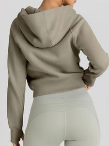 Ensemble survêtement femme personnalisé marron avec sweat à capuche zippé et leggings – Tenue de sport deux pièces ajustée – Vêtements décontractés athleisure - Product Image 4