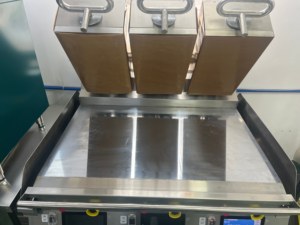 Plancha Eléctrica Comercial de Triple Cabezal y Doble Cara Tipo Clamshell, de Alta Resistencia, Automática, para Hamburguesas y Filetes, Ideal para Restaurantes de Comida Rápida - Product Image 3