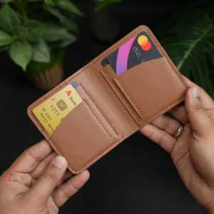 Cartera de Cuero Bifold Vertical Delgada WF Leathercraft No.86 en Color Bronceado Italiano con 5 Años de Garantía Unisex - Product Image 6