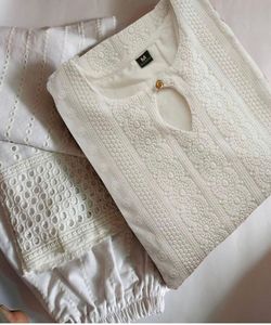 Conjunto de Salwar Dupatta de Seda, Algodón y Satén para Recepciones, con un Elegante Estampado Geométrico y Lujoso Trabajo en Piedras - Product Image 3