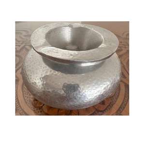 ที่เขี่ยบุหรี่โลหะคลาสสิก รูปทรงหรูหรา พร้อมการเคลือบผิวที่ทนทาน เหมาะสำหรับโต๊ะที่บ้านและที่ทำงาน - Product Image 1