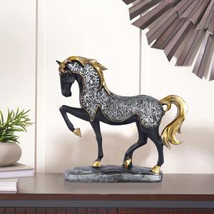 Charmante figurine de cheval noir avec des accents blancs Décor de table décoratif élégant pour l'affichage de cadeaux de bureau à domicile - Product Image 1