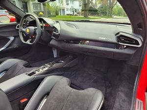 Ferrari 296 GTS rouge 2023, faible kilométrage, 818 ch, V6 biturbo hybride, freins en carbone céramique - Product Image 6