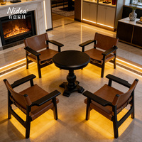 Fauteuil lounge de luxe moderne de style espagnol fait main en cuir de selle premium avec accoudoirs larges et boucles, mobilier de maison et de bar