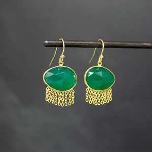 พลอยออนิกซ์สีเขียวทรงเหลี่ยมในตัวเรือนทองเวอร์เมล์เรียบง่าย พร้อมจี้ห้อยโซ่เส้นเล็กและตัวเกี่ยวแบบตะขอ ทำจากเงินแท้ 925 - Product Image 2