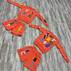 ชุดเสื้อสเวตเตอร์และกางเกงขาสั้นพิมพ์ลายตัวอักษรสำหรับเด็กชุดลำลองแนวสตรีทเสื้อผ้าผ้าฝ้ายโพลีเอสเตอร์ชุดสองชิ้นผสมแฟชั่นล่าสุด - Product Image 1