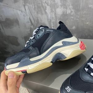 Zapatillas deportivas casuales transpirables de lujo para hombre y mujer, de diseñador de alta gama, con suela de goma cristal y estilo tenis. - Product Image 4