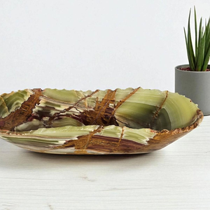 Impresionante cuenco decorativo de ónice verde con bordes orgánicos y ricas vetas marrones. Disponible a precios de mayoreo. Compre al por mayor. - Product Image 1