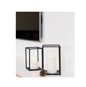 Ensemble de bougeoirs en métal faits à la main avec un design gracieux, parfait pour le salon, la table à manger, la chambre à coucher et la décoration festive - Product Image 1