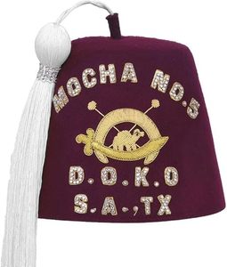 Chapeau de cérémonie maçonnique Chevaliers de l'Ordre Dramatique d'Omar Fez, marron, avec une rangée de strass - Product Image 1
