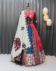 Lehenga Choli artisanal de qualité supérieure pour mariages Navratri et célébrations festives avec travail en miroir et broderie pour les fêtes - Product Image 3
