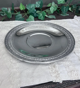 Plato de Presentación Metálico con Acabado Plateado, Ecológico, Platos para Acción de Gracias, Eleva la Decoración de Mesas para Eventos, Estilo Lujoso y Atemporal - Product Image 1