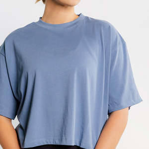 T-shirt court en coton pour femme avec un design ample, vente en gros de t-shirts courts pour l'entraînement et le quotidien - Product Image 2