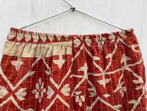 Vieux pantalon Kantha Vintage fait à la main en pur coton avec taille haute unisexe Kantha Stitch Patchwork Shorts pour la plage ou la nuit - Product Image 2