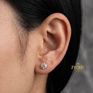 Boucles d'oreilles clous Zyorio Jewels en or 14 carats, diamant de laboratoire certifié IGI, taille brillant rond à 3 griffes, cadeau unisexe - Product Image 5