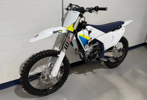 Oferta de Subasta: Motocicletas de Motocross FC 250 2025 Nuevas en Stock, Potencia 1001-2000W, Velocidad Máxima >80km/h, Depósito - Product Image 3