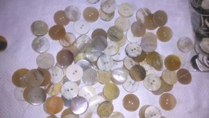 Boutons en corne naturelle 4 trous et boutons naturels 2 trous de haute qualité en gros - Product Image 2