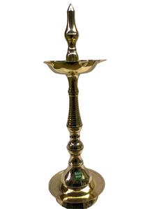 Fantaisie Kerala en laiton de haute qualité avec vernis à l'or brillant pour la décoration intérieure des temples églises pendant les célébrations de Diwali. - Product Image 3
