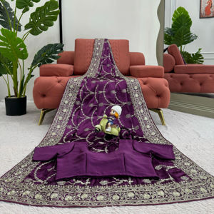 Hermoso Sari de diseñador con trabajo de hilo y secuencia - Product Image 1