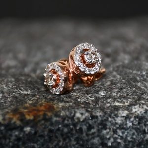 Boucles d'oreilles en or jaune massif 18 carats avec diamant taillé en brillant Cluster de diamants naturels certifiés minimalistes-pour les cadeaux de fêtes - Product Image 1