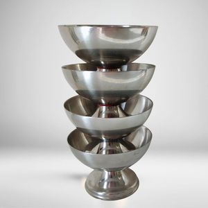 Copa de helado de latón con tema real diseñada para ocasiones elegantes configuraciones de cenas finas y celebraciones indias tradicionales - Product Image 1