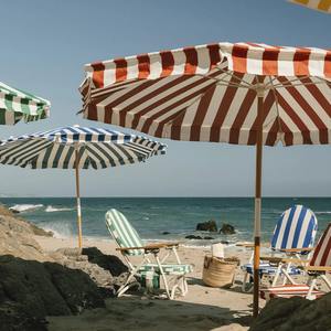 Parasol de plage moderne Amalfi de 6,5 pieds, imperméable, UPF 50+, auvent, cadre solide, parasol de soleil pour hôtel en plein air, parasol de piscine, parasol de jardin - Product Image 5