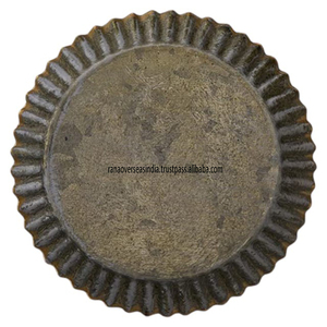 Lujoso plato redondo de metal galvanizado para servir perfecto para fiestas, uso en la cocina o decoración del hogar en diversos tamaños y diseños - Product Image 5