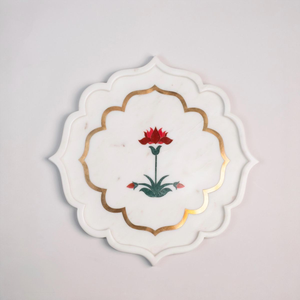 Sous-verre unique en marbre blanc en forme de feuille de monstera avec un élégant accent en laiton. Lush disponible à prix de gros. - Product Image 5