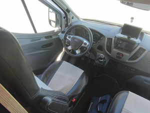 Autocaravana de Alta Gama con Cocina, Baño y Área de Dormir para Viajes de Larga Distancia y Aventuras - Product Image 5