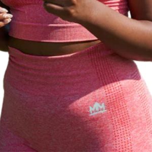 Conjunto Deportivo de Dos Piezas sin Costuras para Mujer, Top Corto de Manga Corta y Pantalones Cortos de Cintura Alta, Traje Deportivo Elástico - Product Image 6