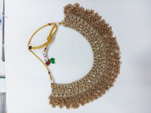 Ensemble collier de perles plaqué or gracieux bijoux de mariée sophistiqués pour les mariages, les réceptions et les cérémonies traditionnelles - Product Image 3