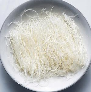 Vente en gros de vermicelles de riz séchés en vrac provenant d'un fabricant vietnamien, haute qualité, sacs de 200g à 500g - Product Image 5