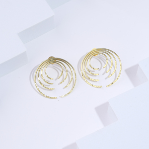 Boucles d'oreilles cascade Chandra linéaires délicates et gracieuses, plaquées or, style ethnique, pour tous les jours et les fêtes - Product Image 1