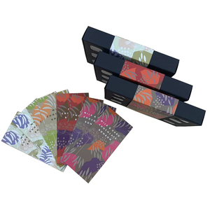 Empaque de Cartón Reciclable Negro Mate para Bombones de Chocolate para Pequeñas Empresas con Fundas de Papel Impresas en CMYK - Product Image 2