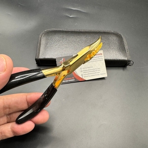 คีมหนีบผมจมูกโค้งสแตนเลสสีทอง24K อุปกรณ์สำหรับผมแบบมืออาชีพสามรูออกแบบโลโก้ได้ตามต้องการ - Product Image 5