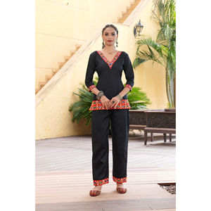 Conjunto de Dos Piezas de Alta Calidad para Navratri, Diseño de Diseñador, Tela de Algodón Larga para Mujer, Bordado y Trabajo con Espejos, Patrón Sólido - Product Image 1