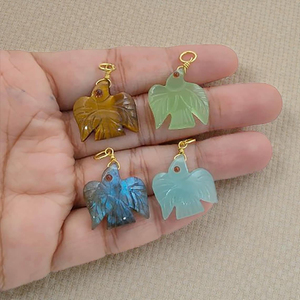 Pendentifs et breloques d'oiseaux en pierres précieuses sculptées à la main - Apprêts de bijoux en pierre naturelle en gros - Product Image 1