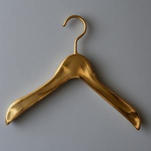 Porte-manteau en laiton de luxe à un seul niveau pour vêtements de créateurs et utilisation en cuisine, offrant un look haut de gamme et une forte capacité de maintien - Product Image 6