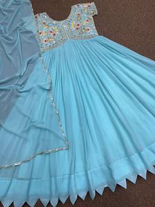 ชุดคลุมตัดเย็บแบบสวยและดูพัตตาพร้อมงานปักเลื่อมและงานทำมือด้วยหิน - Product Image 2