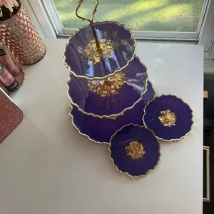 Soporte de pastel de resina hecho a mano asequible, postre de fiesta perfecto y opción de regalo, pieza de mesa elegante para exhibiciones de confitería - Product Image 3