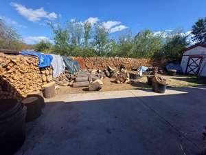 Leña de madera dura de larga duración, de acacia y roble secos, para uso energético, refrigeración y calefacción, a la venta a precios moderados. - Product Image 4