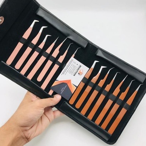 Pinzas de extensión de pestañas recubiertas personalizadas Punta Lisa Herramientas de belleza de acero inoxidable con caja de logotipo de impresión personalizada y opciones de color - Product Image 2