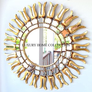 Encantador Marco de espejo de pared de diseño de latón antiguo con adornos artesanales únicos para un atractivo rústico y vintage - Product Image 3