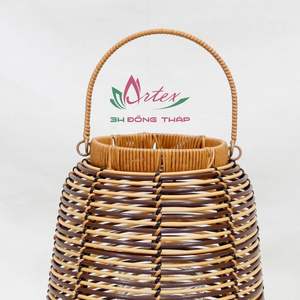 Portavelas de cristal con asa para decoración de jardinería del hogar tejido de ratán polivinílico vietnamita tradicional - Product Image 5