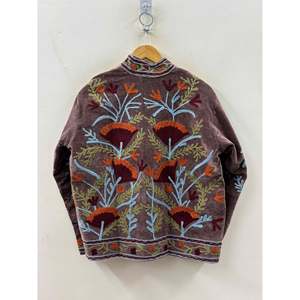 Veste en velours brodée à la main Suzani, motif floral chic Samarkand Bloom, tissu respirant, mauve poussiéreux, style chic d'automne - Product Image 2