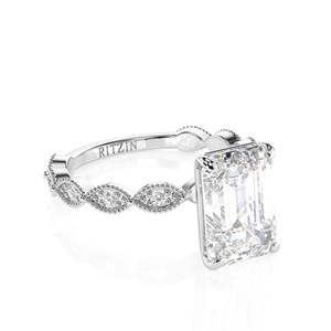 Bague de fiançailles solitaire en diamant taille émeraude avec accents pour femme - Product Image 5