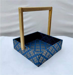 ถาดรองของขวัญพิมพ์ลายไม้พร้อมที่จับไม้ - Product Image 1