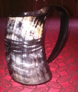 Tasse en corne gravée ligne centrale sculptée Style animal cadeau de mariage personnalisé tasse en corne à boire - Product Image 3