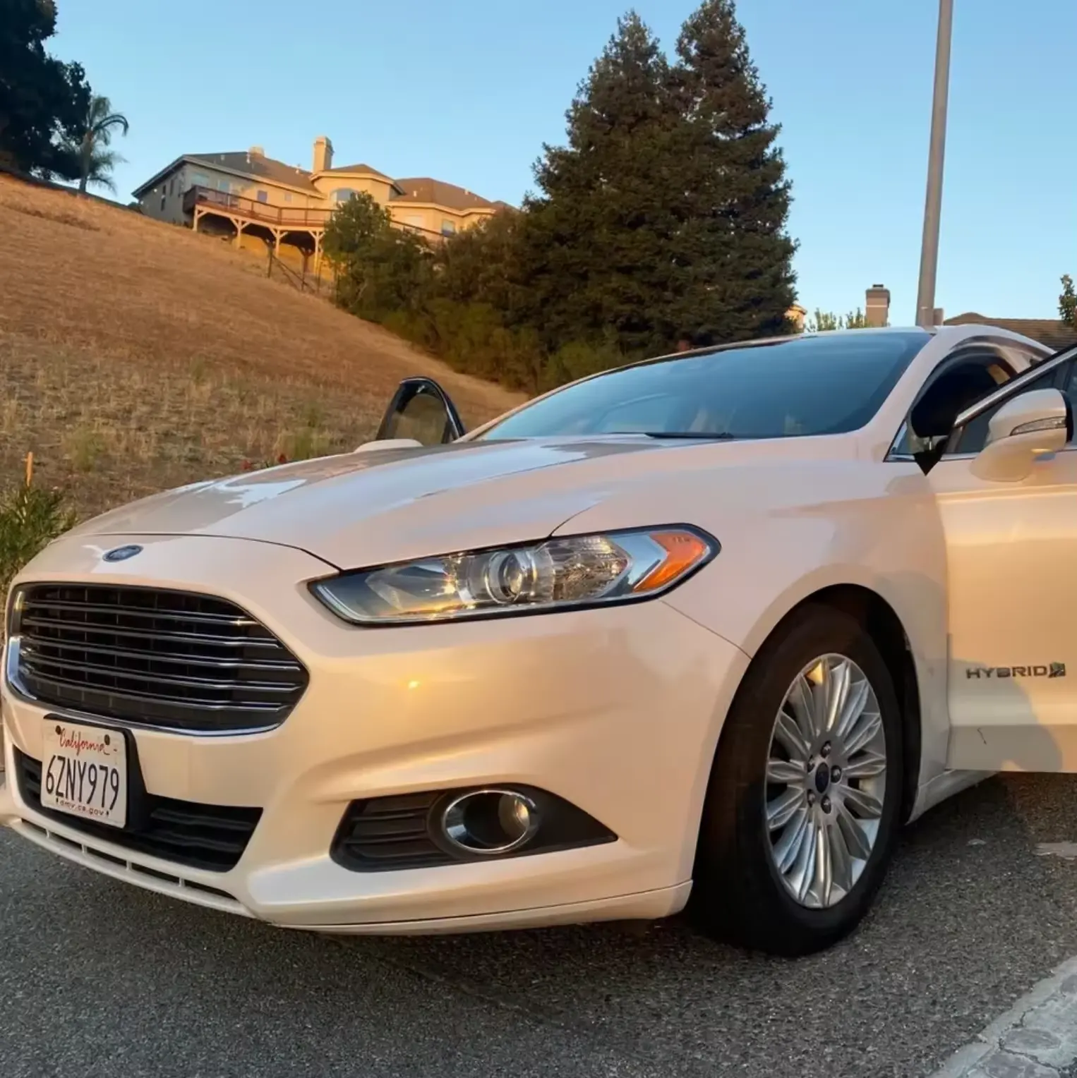 2013 Ford Fusion Limousine weiß FWD Auto SE Hybrid